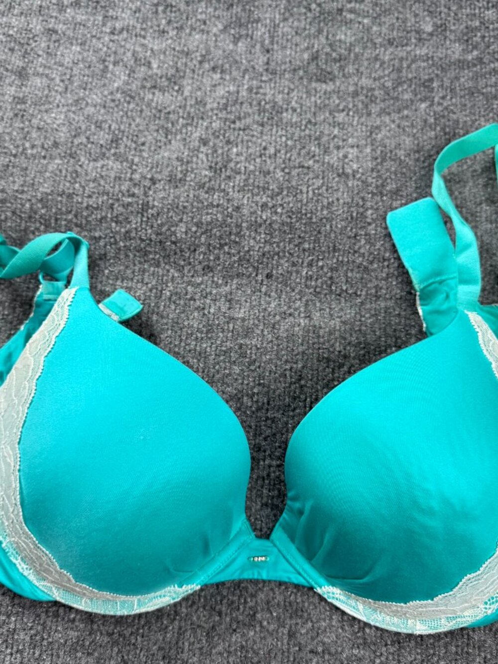 Victoria's Secret Fabulous Plunge Bra 38D Teal Turquoise Lace Trim Underwire
